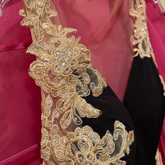 Prom / Evening Gown JVN by Jovani Size 6 - Picture 6 of 6